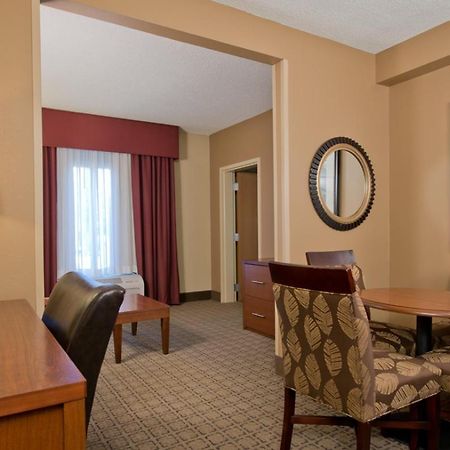 סטארקוויל Russell Inn And Suites מראה חיצוני תמונה