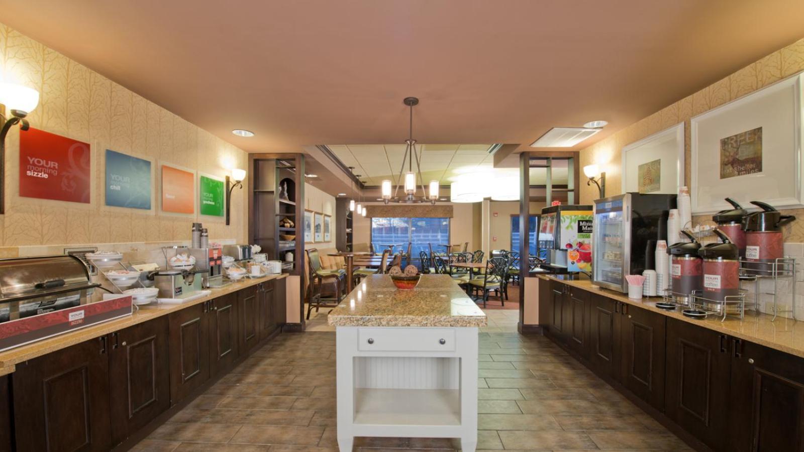 סטארקוויל Russell Inn And Suites מראה חיצוני תמונה
