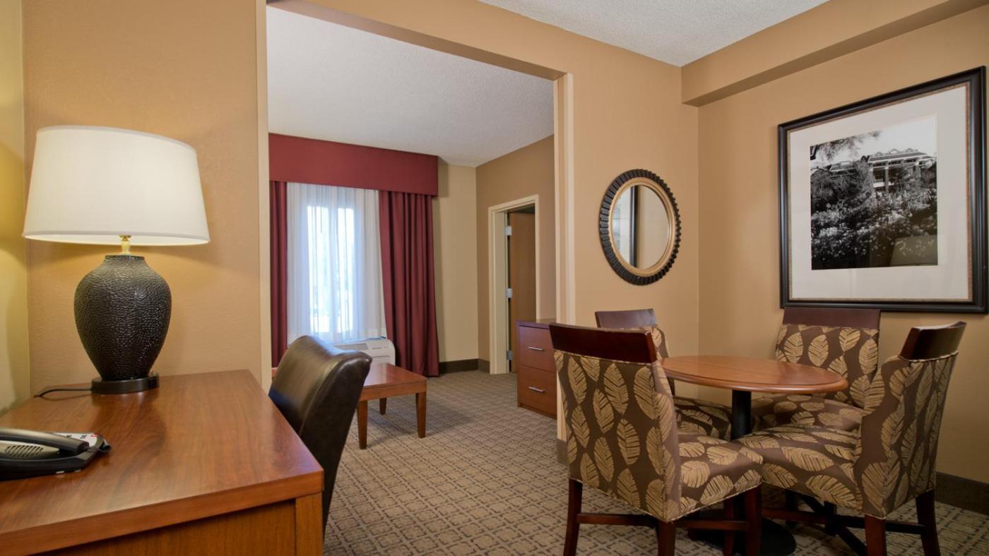סטארקוויל Russell Inn And Suites מראה חיצוני תמונה