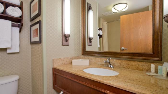 סטארקוויל Russell Inn And Suites מראה חיצוני תמונה