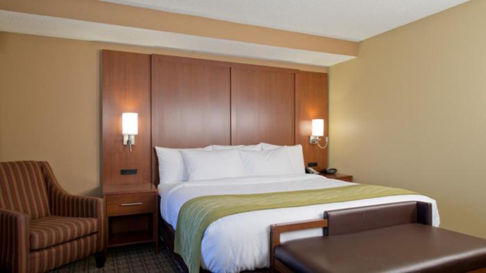 סטארקוויל Russell Inn And Suites מראה חיצוני תמונה