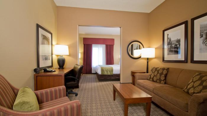 סטארקוויל Russell Inn And Suites מראה חיצוני תמונה