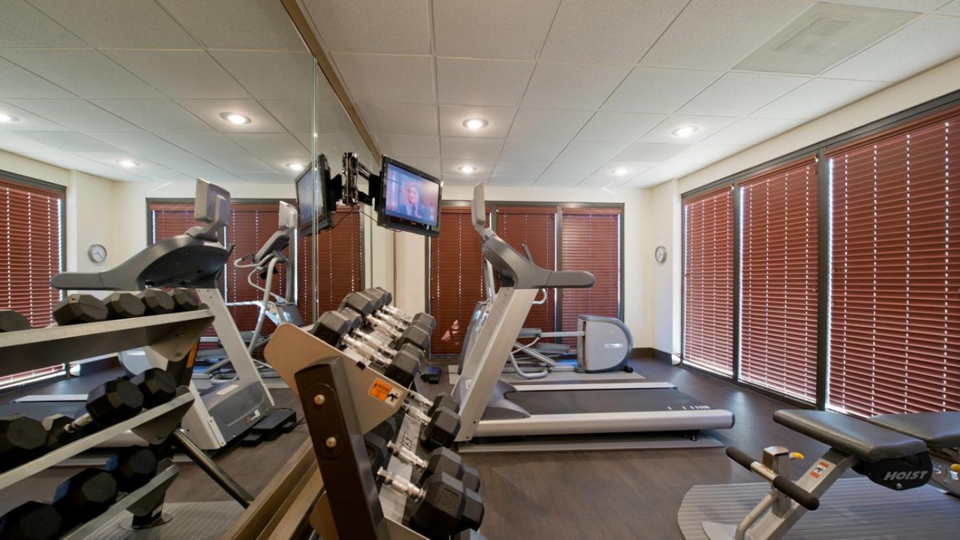 סטארקוויל Russell Inn And Suites מראה חיצוני תמונה